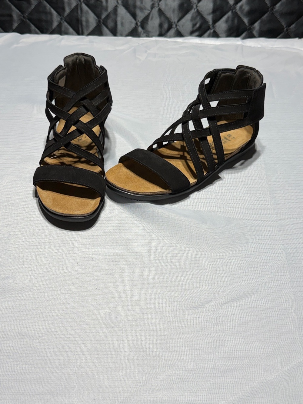 NWOT Naot Black Strappy Open-Toe Gladiator Sandals